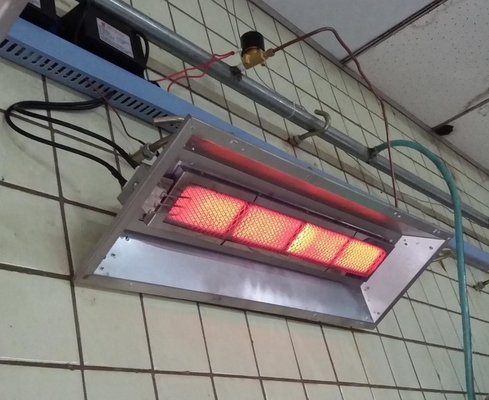 Dierlijke infraroodverwarmingslamp Gasbroedmachine Pluimveehouderijapparatuur voor kuikens