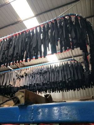 Hangende transportband Transmissie Rollenketting voor Jeans Wasserij Garment Factory